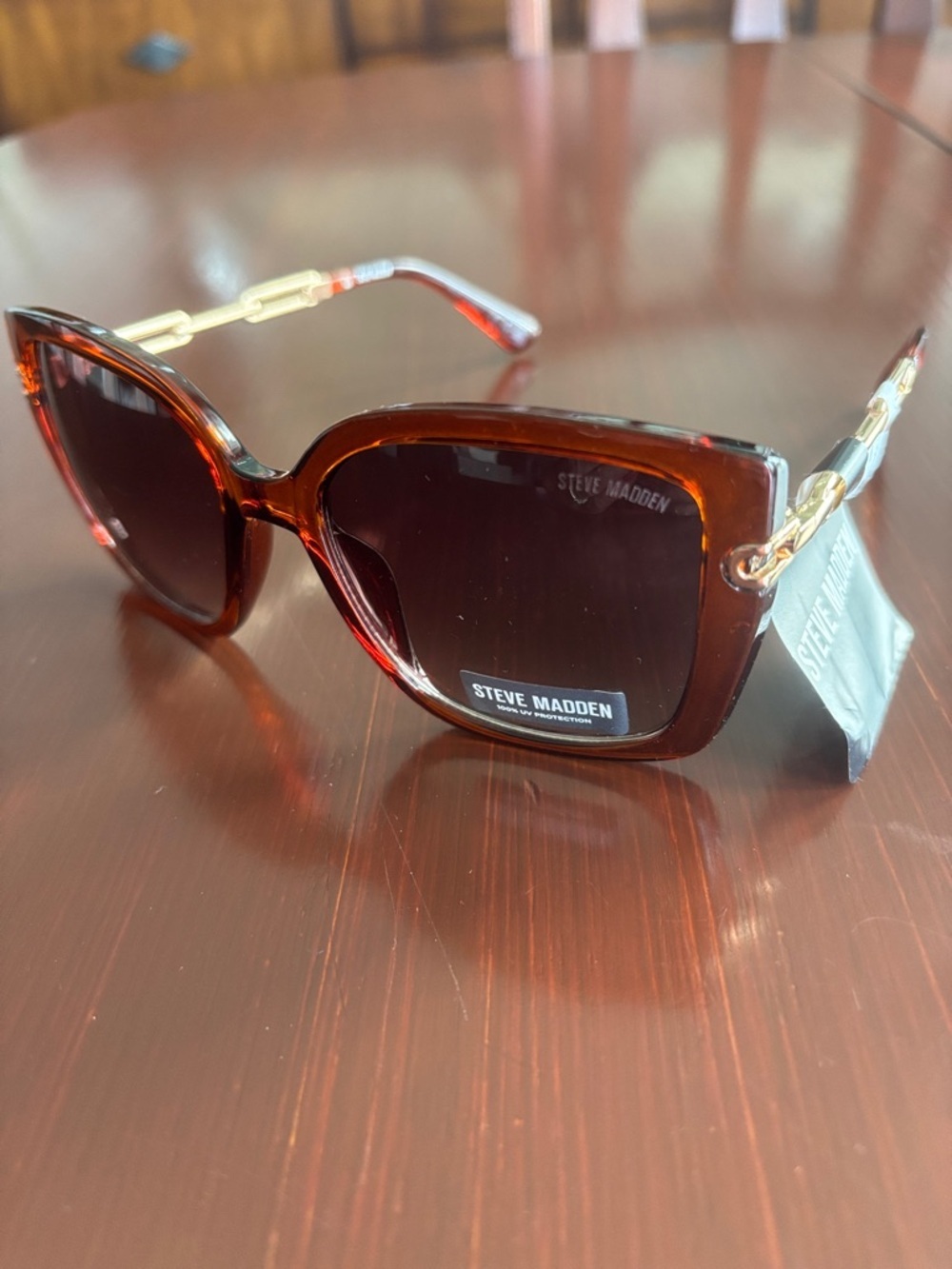 Steve Madden 100% UV protection,tortoise shell frame,Goldtone chain link arms